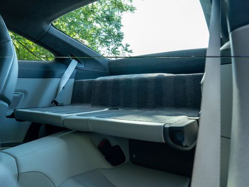 Certified 2025 Porsche 911 Carrera RWD image 32