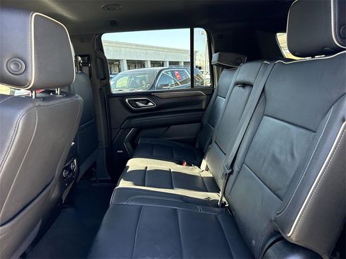 Used 2024 Chevrolet Suburban Premier image 23