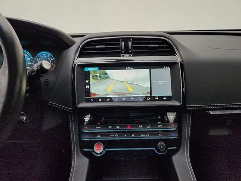 Used 2018 Jaguar F-PACE S image 24