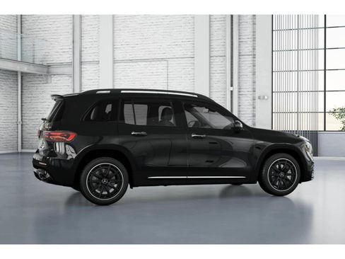 Used 2025 Mercedes-Benz GLB 35 AMG 4MATIC image 17