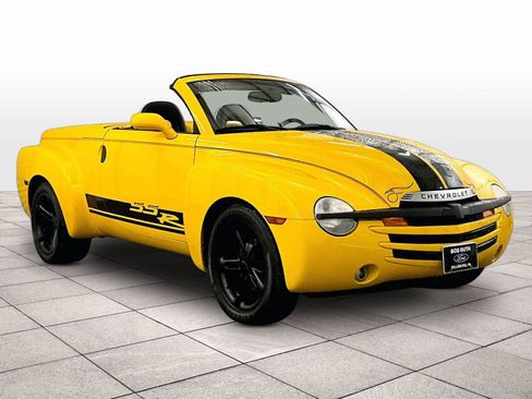 Used 2003 Chevrolet SSR w/ Preferred Equipment Group RWD image 2