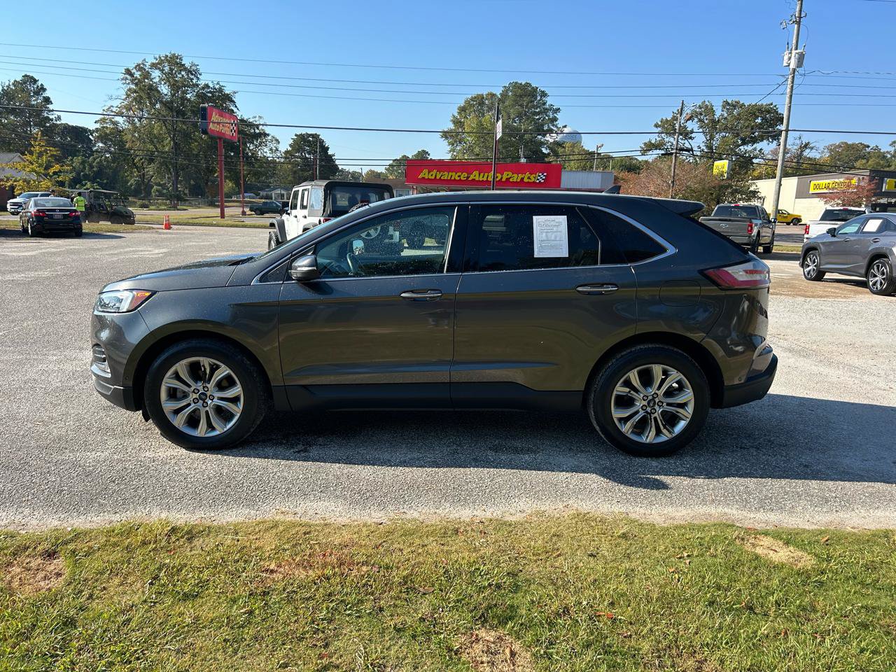 Used 2019 Ford Edge Titanium w/ Equipment Group 301A FWD image 3