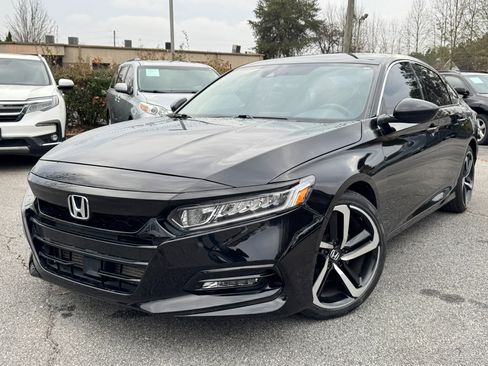 Used 2018 Honda Accord Sport image 3