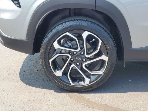Used 2024 Chevrolet Trax RS w/ Sunroof Package FWD image 30