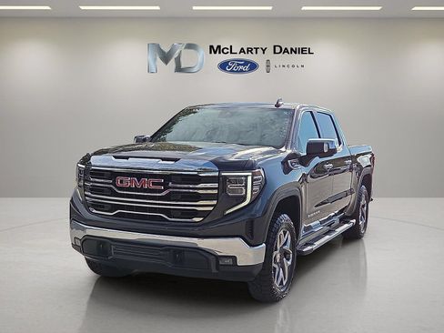 Used 2023 GMC Sierra 1500 SLT w/ SLT Convenience Package AWD/4WD image 2