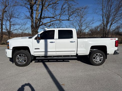 Used 2019 Chevrolet Silverado 2500 High Country w/ Duramax Plus Package image 2