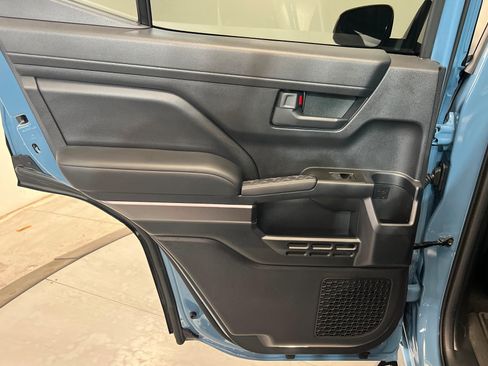Certified 2025 Toyota 4Runner SR5 AWD/4WD image 15
