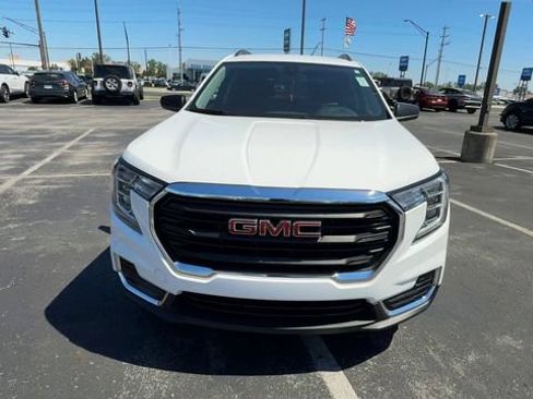Used 2023 GMC Terrain SLE w/ Driver Convenience Package FWD image 3