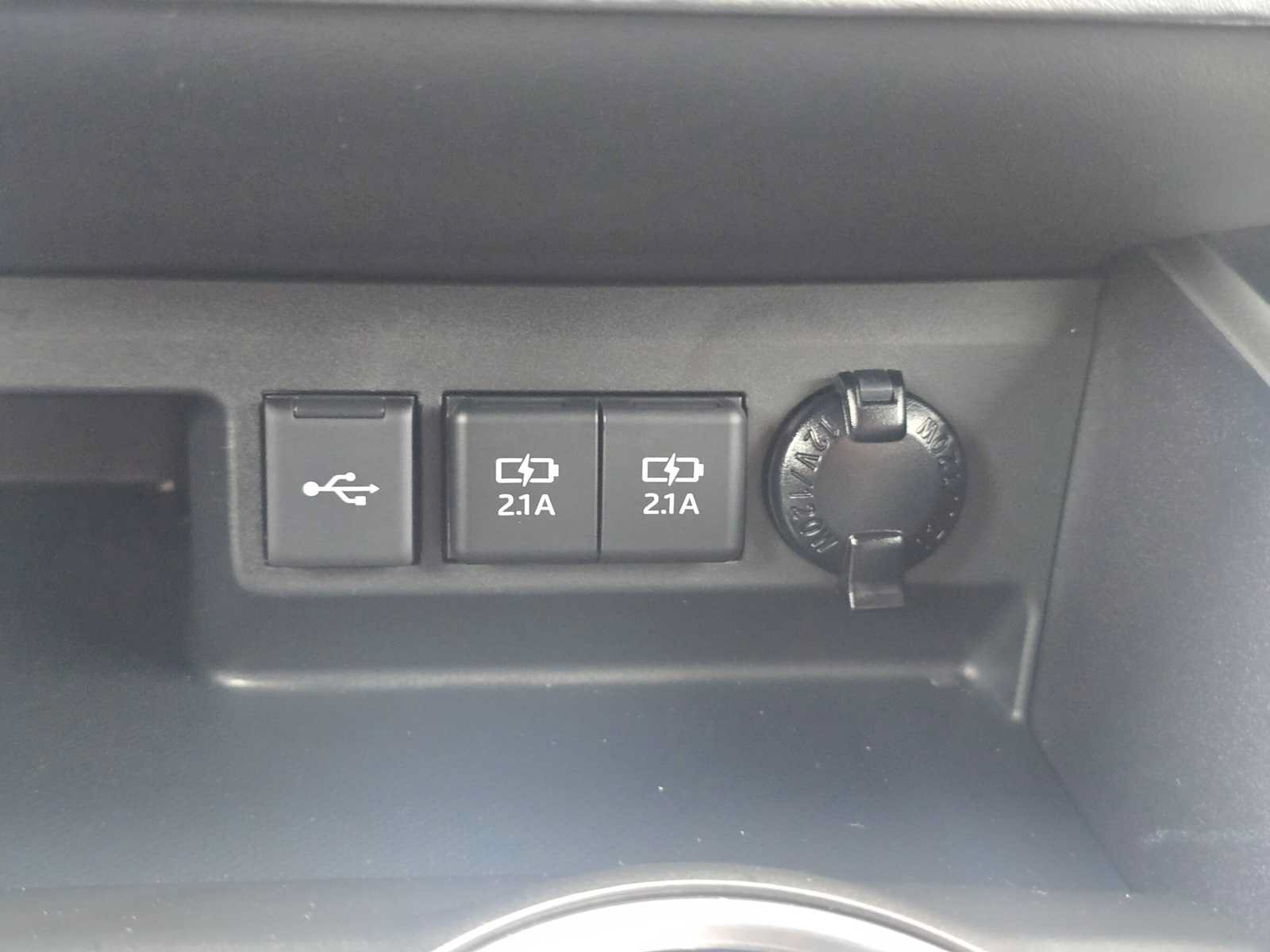 Used 2020 Toyota Highlander XLE AWD/4WD image 29