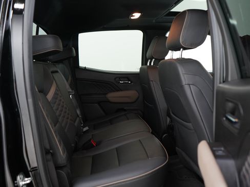 Used 2024 GMC Canyon Denali AWD/4WD image 12