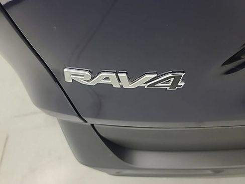 Used 2025 Toyota RAV4 XLE AWD/4WD image 11
