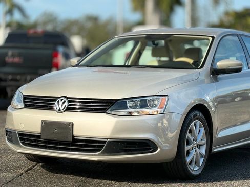 Used 2013 Volkswagen Jetta SE image 2