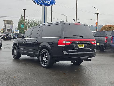 Used 2016 Lincoln Navigator L Select image 4