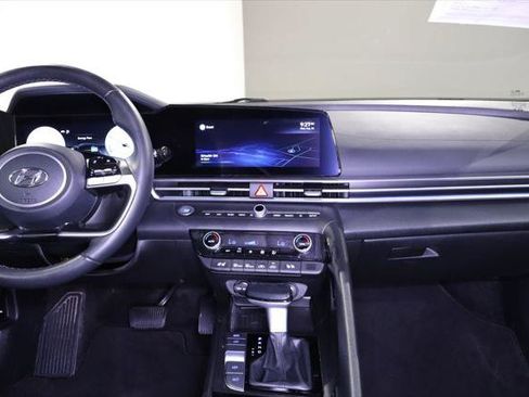 Used 2022 Hyundai Elantra Limited FWD image 27