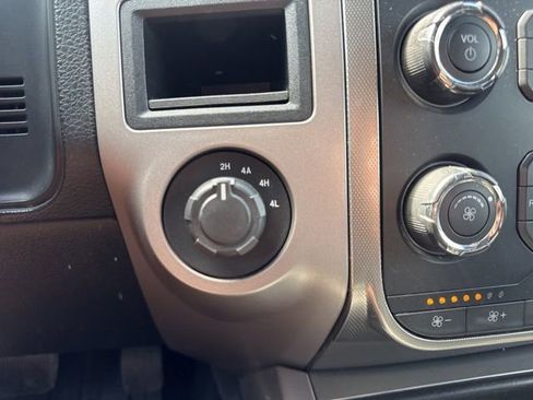 Used 2017 Ford Expedition XLT AWD/4WD image 22