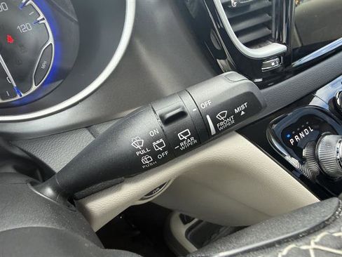 Used 2024 Chrysler Pacifica Touring-L image 34