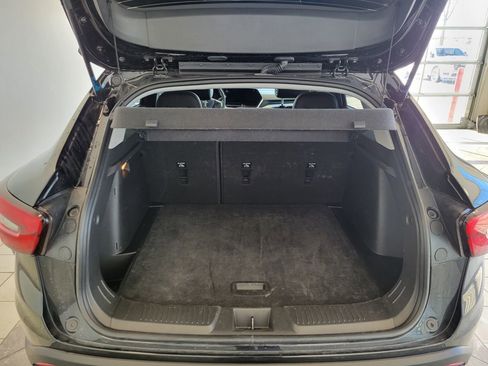 Used 2025 Chevrolet Trax LT w/ LT Convenience Package image 11