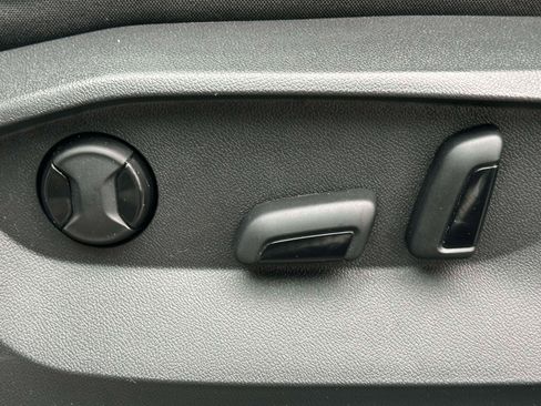 Certified 2023 Volkswagen Tiguan SE image 15