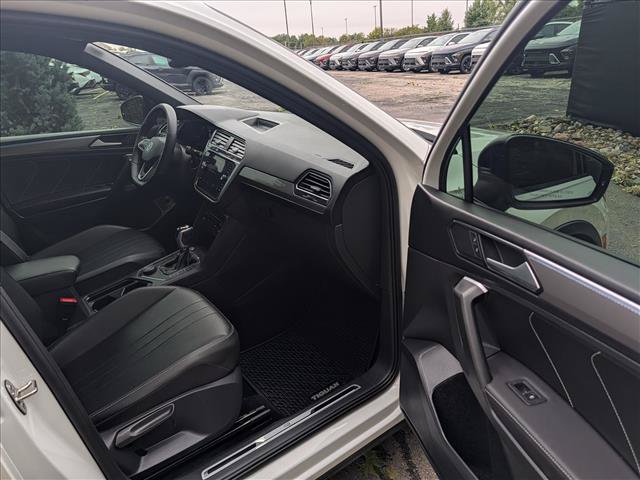 Used 2024 Volkswagen Tiguan SE R-Line AWD/4WD image 12