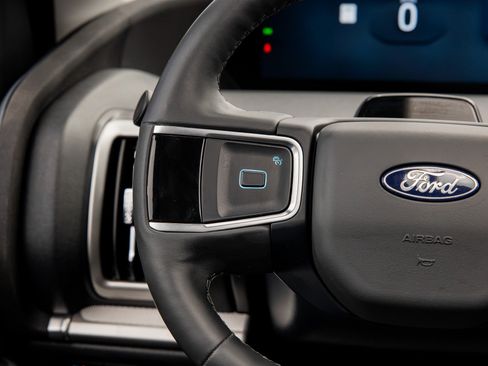 Used 2025 Ford Expedition Active AWD/4WD image 42