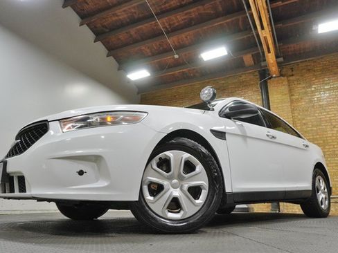 Used 2014 Ford Taurus Police Interceptor FWD image 3