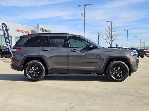 New 2026 Jeep Grand Cherokee Altitude image 7