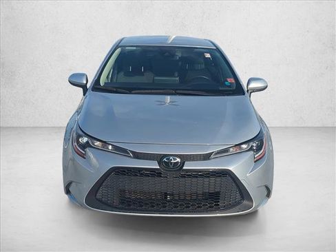 Used 2020 Toyota Corolla LE image 2