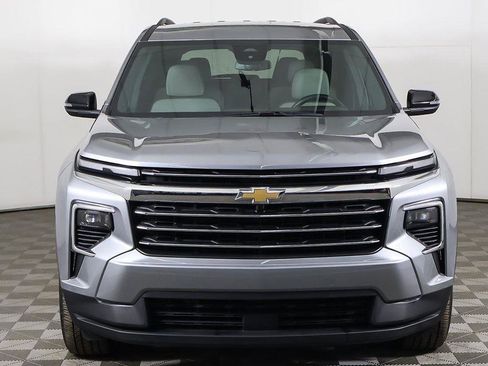 Used 2025 Chevrolet Traverse LT image 14