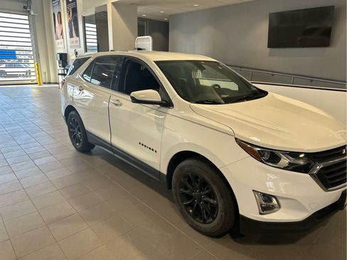Used 2019 Chevrolet Equinox LT image 2