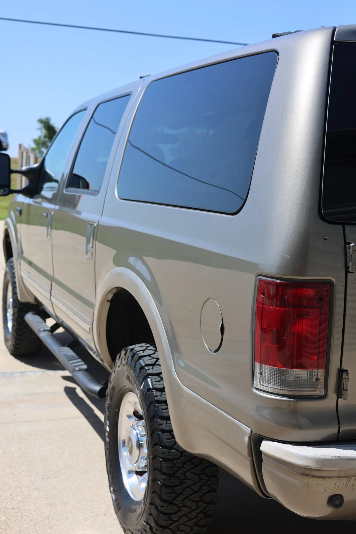 Used 2004 Ford Excursion Limited AWD/4WD image 6