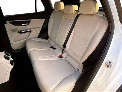 Used 2025 Mercedes-Benz GLC 300 300 image 25