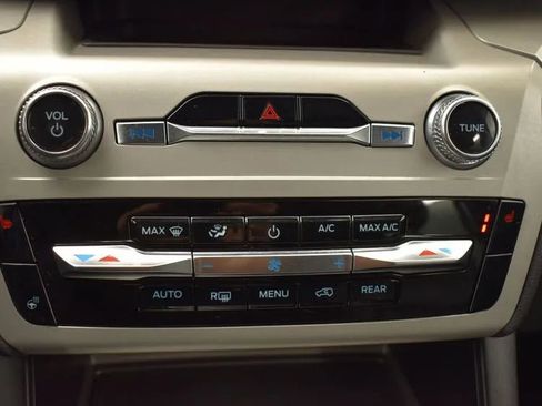 Used 2023 Ford Explorer XLT w/ Equipment Group 202A image 33