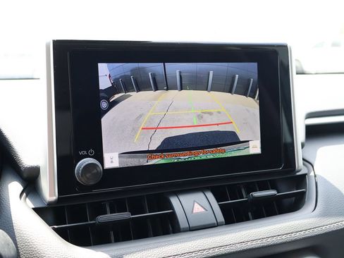 Used 2025 Toyota RAV4 LE FWD image 31