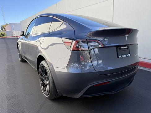 Used 2023 Tesla Model Y AWD image 4