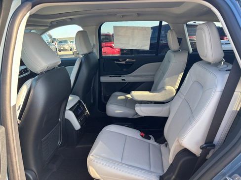 New 2026 Lincoln Aviator AWD w/ Jet Appearance Package image 12
