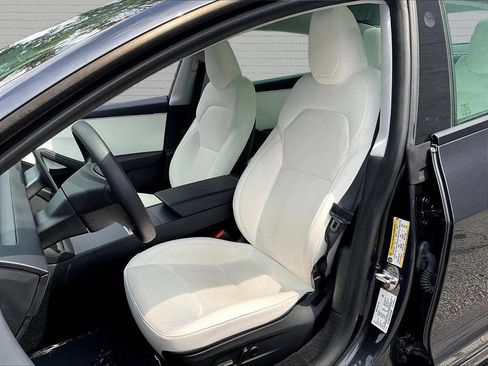Used 2025 Tesla Model 3 Long Range RWD image 17