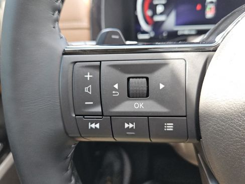 Used 2024 Nissan Pathfinder Platinum FWD image 12