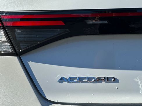 Used 2023 Honda Accord EX image 31