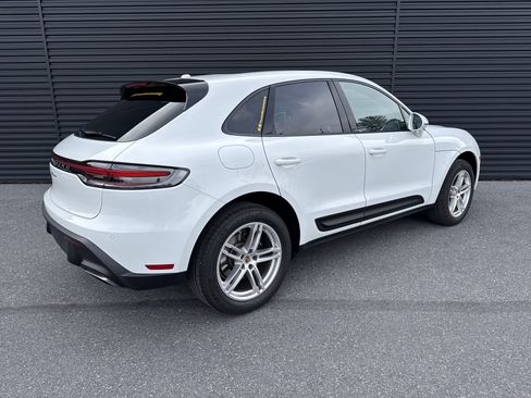 Certified 2025 Porsche Macan image 5