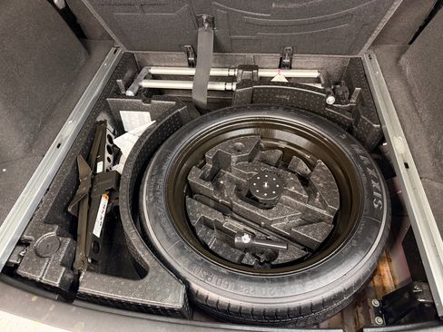 Used 2018 Cadillac XT5 Platinum w/ Driver Assist Package image 40