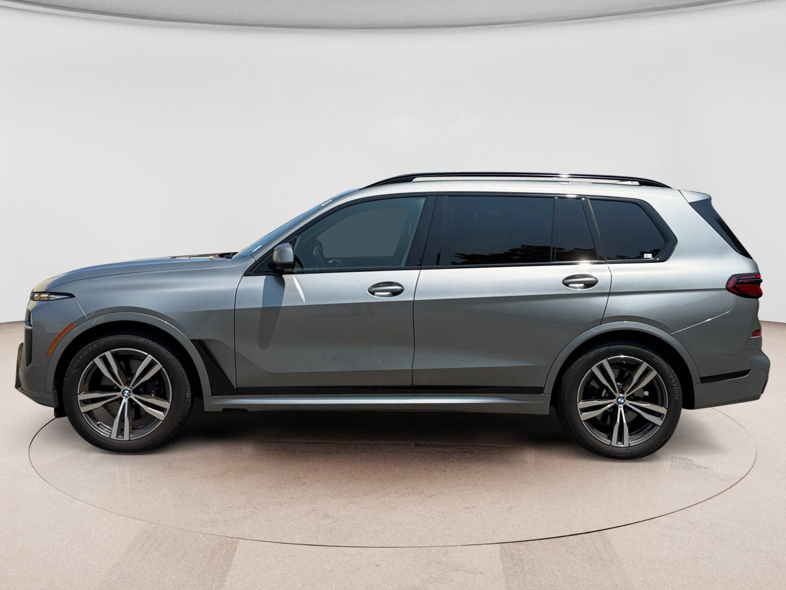 Used 2024 BMW X7 xDrive40i w/ M Sport Package AWD/4WD image 2
