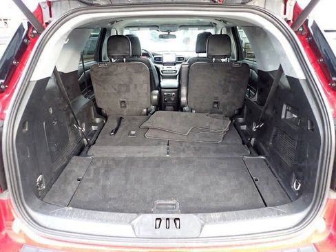 Used 2023 Ford Explorer XLT w/ Equipment Group 202A image 6