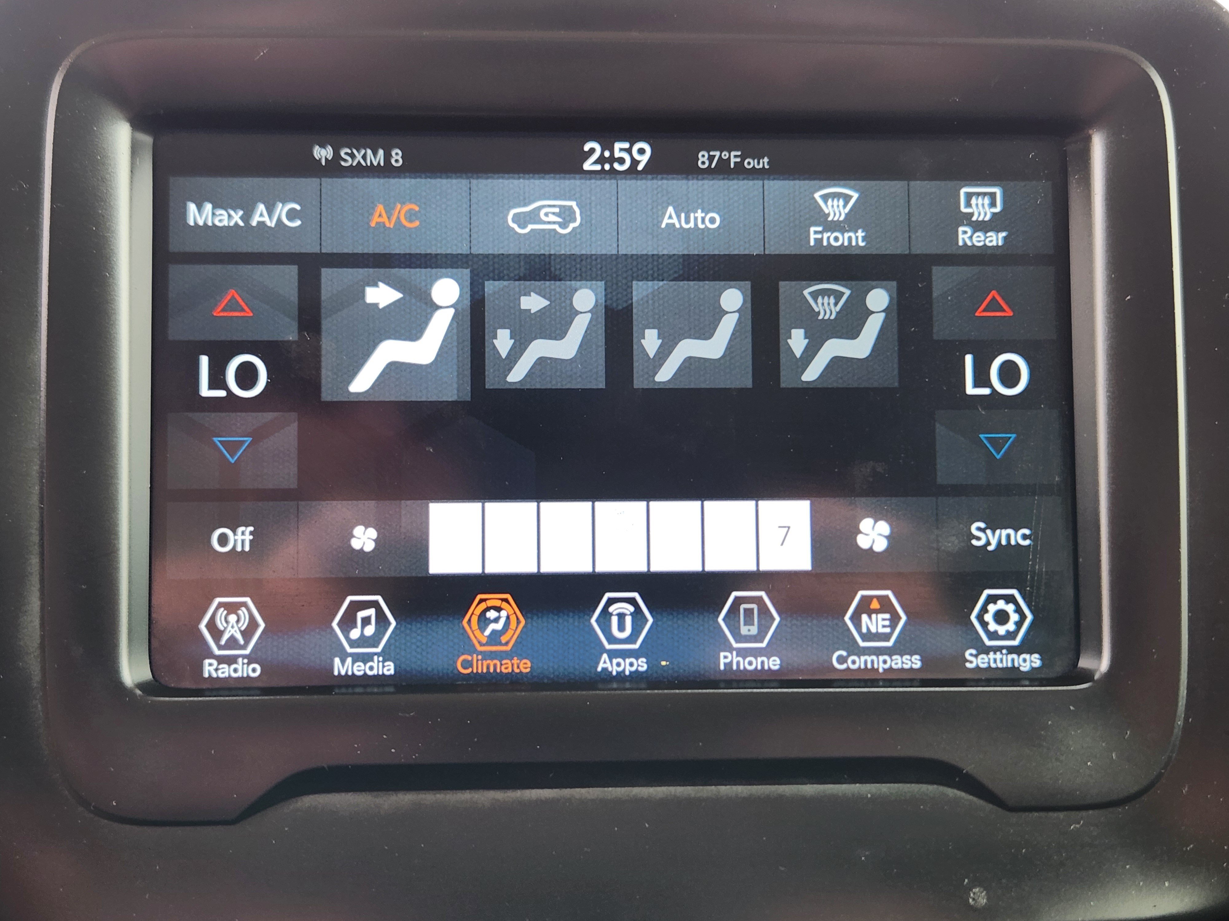 Used 2018 Jeep Renegade Latitude AWD/4WD image 12