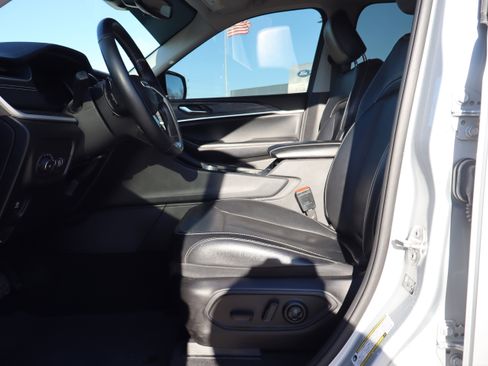 Used 2022 Jeep Grand Cherokee Limited image 10