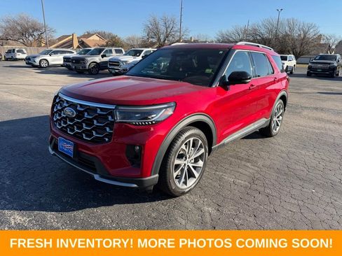 Used 2025 Ford Explorer Platinum w/ Ultimate Package image 3