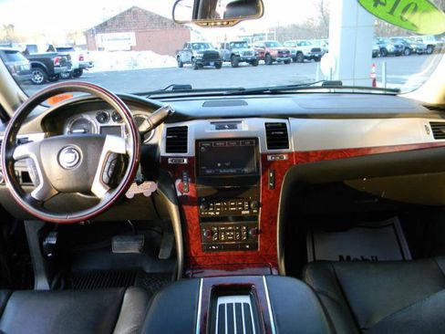 Used 2014 Cadillac Escalade Premium image 19