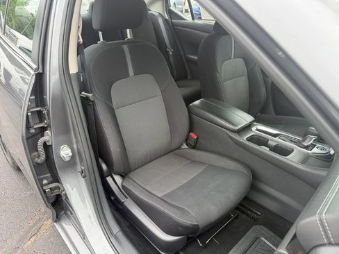 Used 2024 Nissan Sentra SV FWD image 17