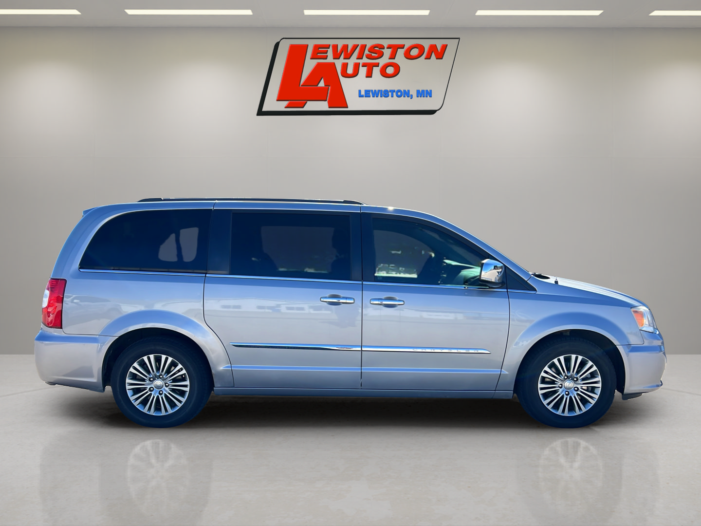 Used 2014 Chrysler Town & Country Touring-L w/ Driver Convenience Group FWD image 13