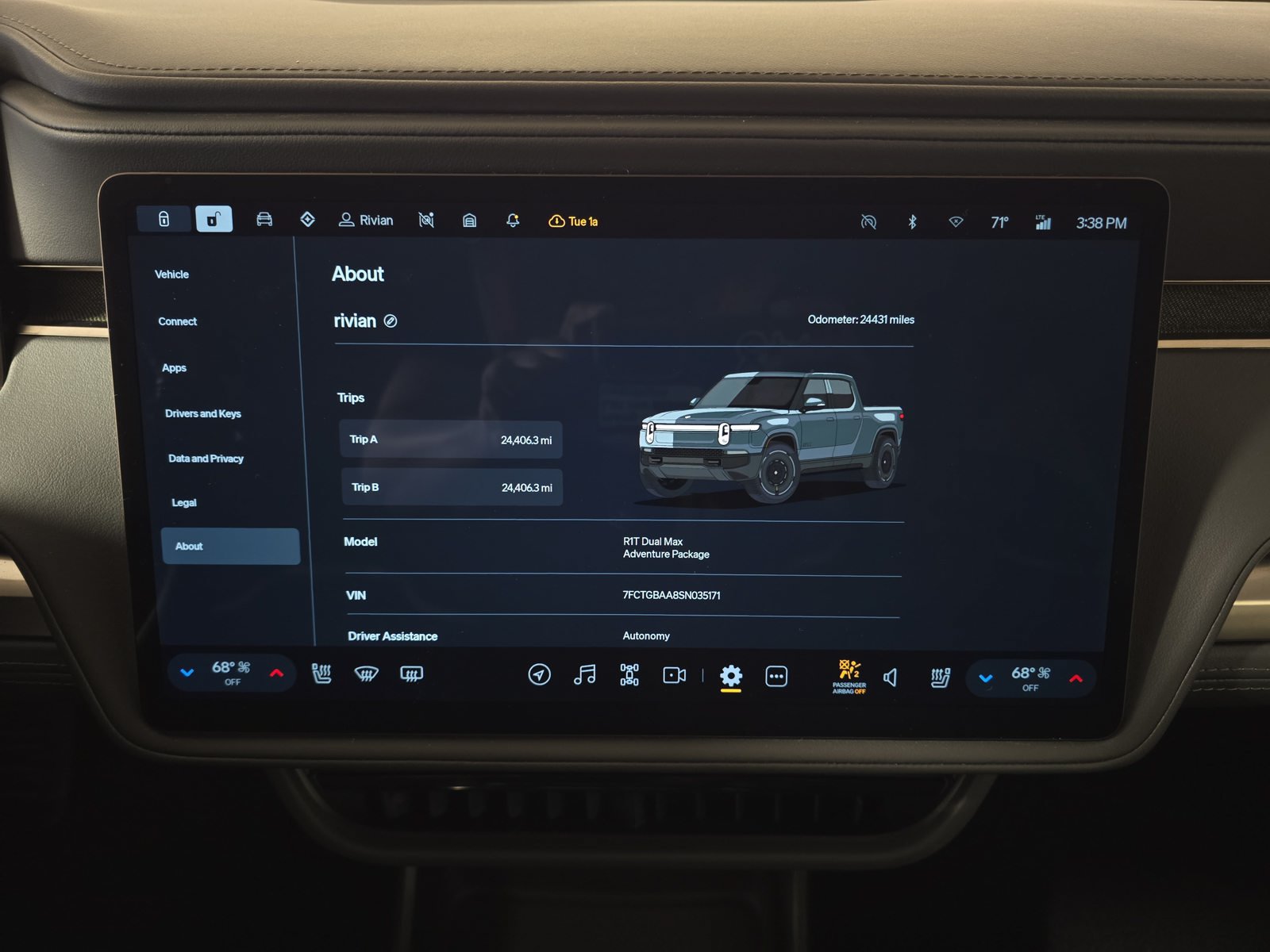 Used 2025 Rivian R1T Adventure Dual AWD/4WD image 27