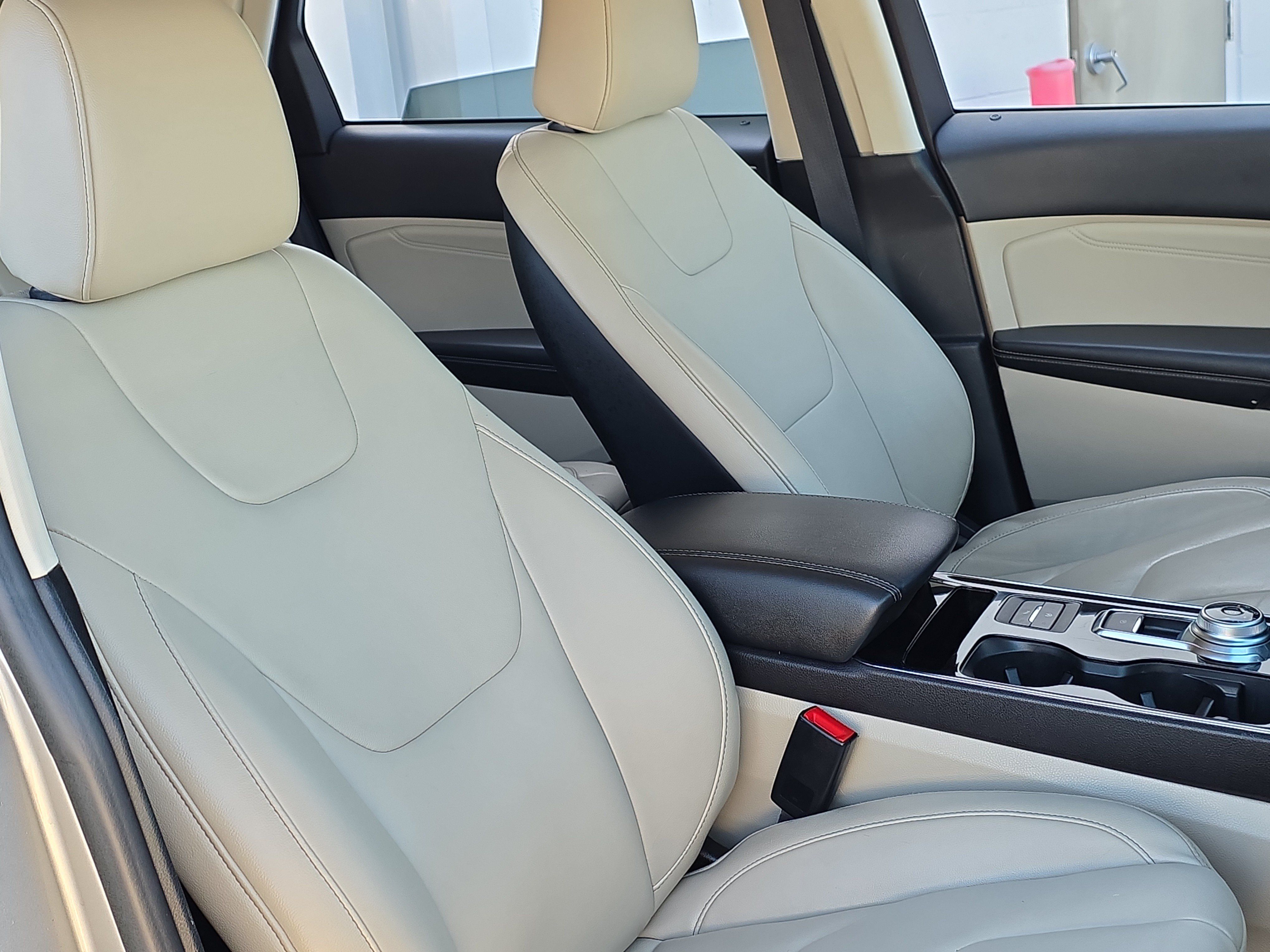 Used 2020 Ford Edge Titanium w/ Cargo Accessory Package AWD/4WD image 34